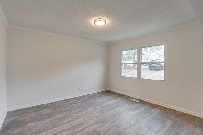 Building Photo - Newly renovated Home in the heart of East ...