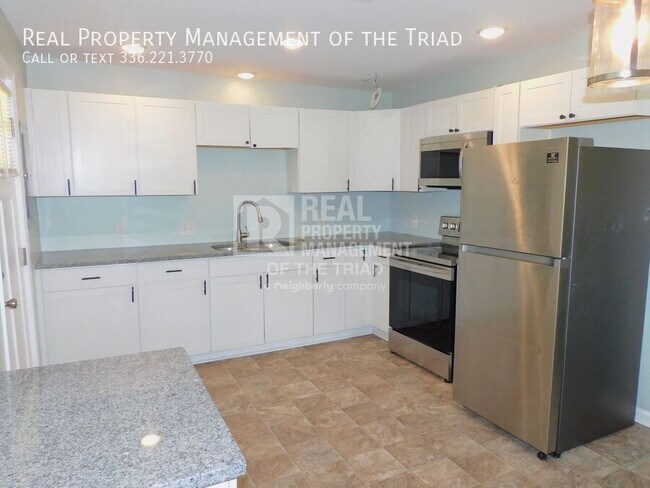 Foto del edificio - 3016 Myra St
