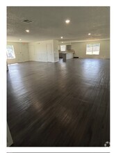Building Photo - 105 E 32nd Ave