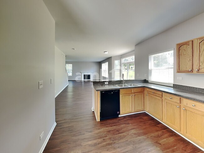 Foto del edificio - 772 Thompson Ave