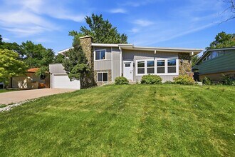 Building Photo - 9547 W Kentucky Dr
