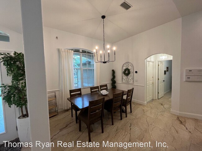 Building Photo - 4 br, 2.5 bath House - 3845 Candia Ave
