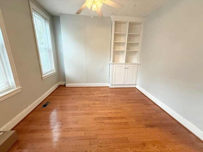 Foto del edificio - Lovely 2-Bedroom Townhouse in Historic Germantown! Available NOW!