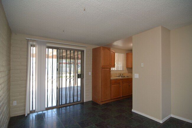 Building Photo - Charming 4 Bedroom 1 Bath House! South Tuc...