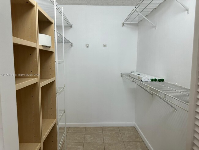 Foto del edificio - 4760 NW 102nd Ave