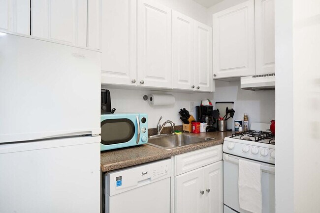 Foto del edificio - 317 E 75th St