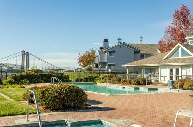Building Photo - 1201 Glen Cove Pky