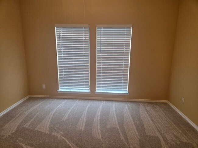 Building Photo - 14400 Montfort Dr