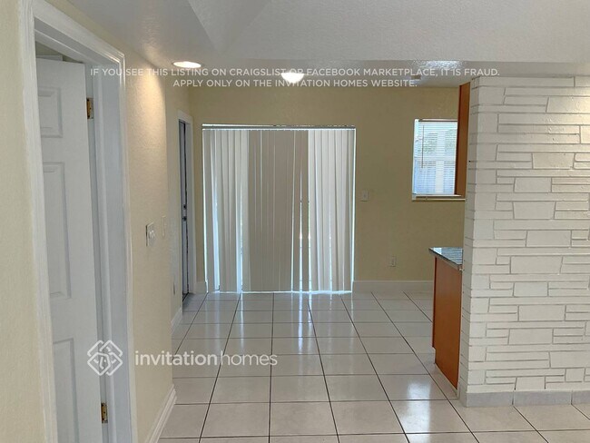 Building Photo - 640 SW 51st Ave