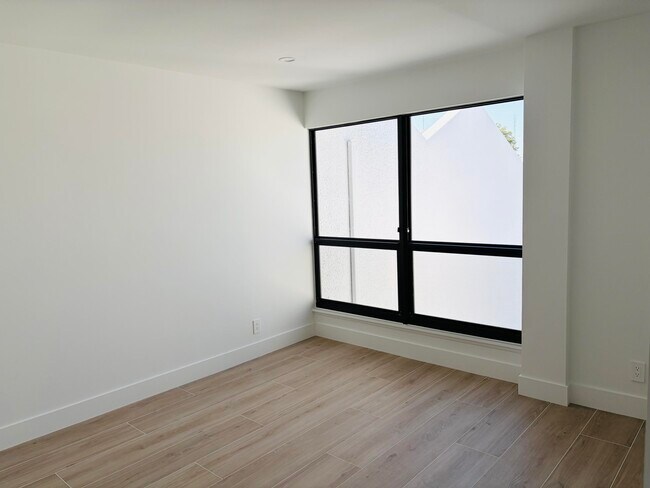 Foto del edificio - 2404 Bridgewood Dr
