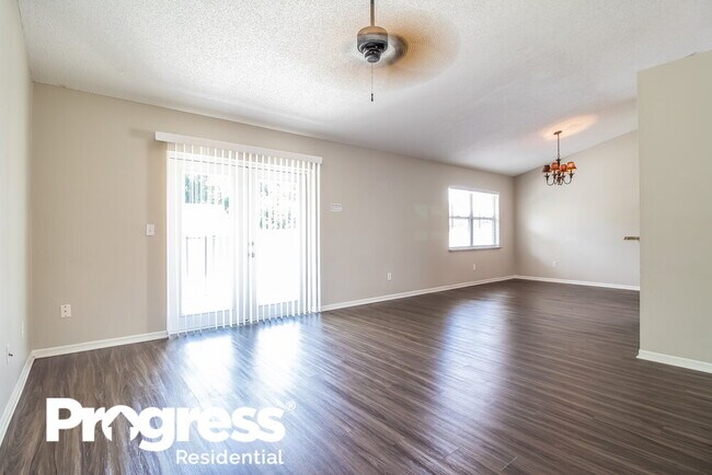 Building Photo - 9229 Sabal Palm Cir