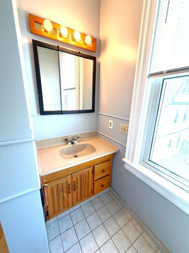 Foto del edificio - 395 S Main St