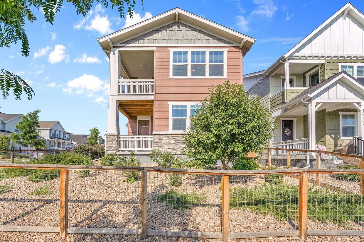 Foto principal - $3,195 - 3 Bed, 2.5 Bath Home in Thornton ...