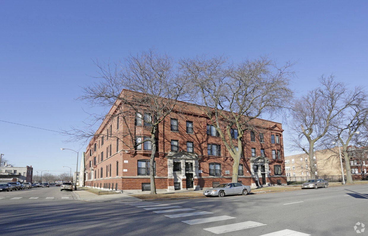 4750 S Michigan Ave - 4201-4209 S Michigan Ave