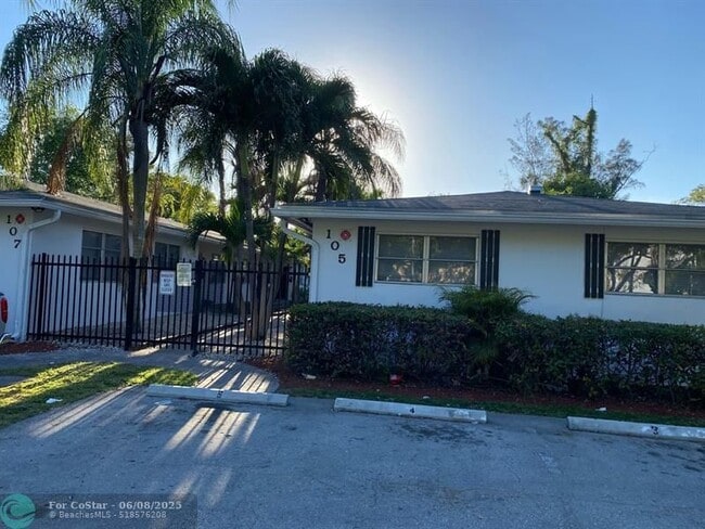 Building Photo - 107 SW 18th Ave