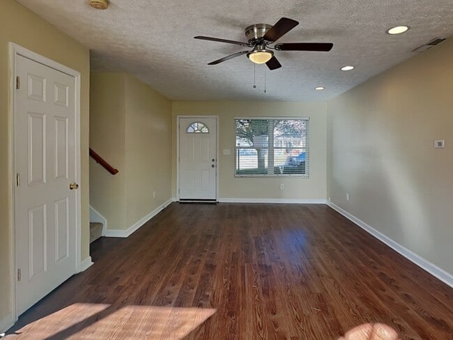 Building Photo - 11101 Waterfield Ln