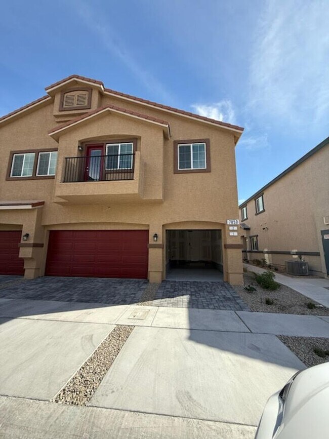 Foto del edificio - 2 Bedroom NEW Townhouse with Mountain Views close to the VA Hospital in North Las Vegas.
