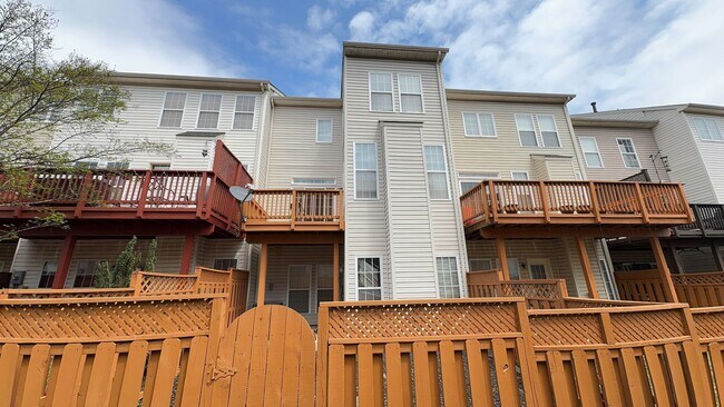 Foto del edificio - Fantastic 3 Bed 3.5 Interior Brick Townhom...