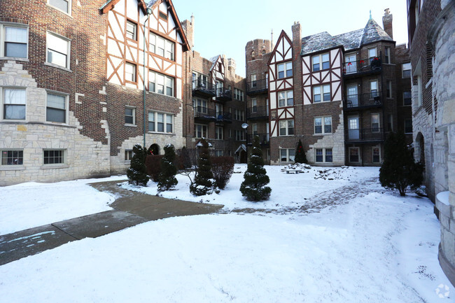 Building Photo - 5711-5721 N Kimball Ave