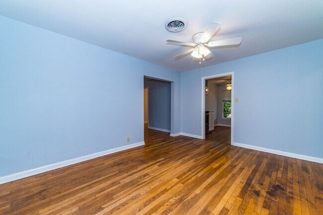 Foto del edificio - 3-BEDROOM NORTHRIDGE PARK DUPLEX