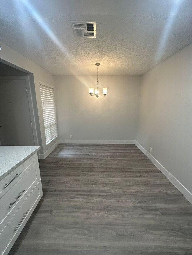 Building Photo - Beautifully Remodeled 1-Bedroom Condo in Desert Shores!
