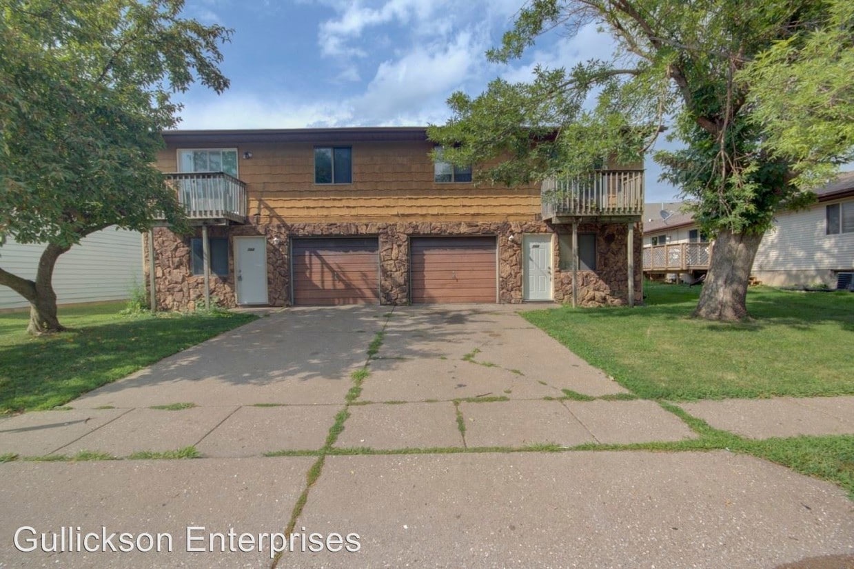 Primary Photo - 748 W 61st St