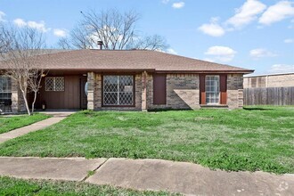 Building Photo - 3706 Westmeadow Dr