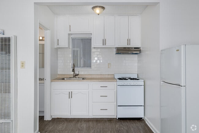 Studio - 320SF - Kitchen - Blake Manor