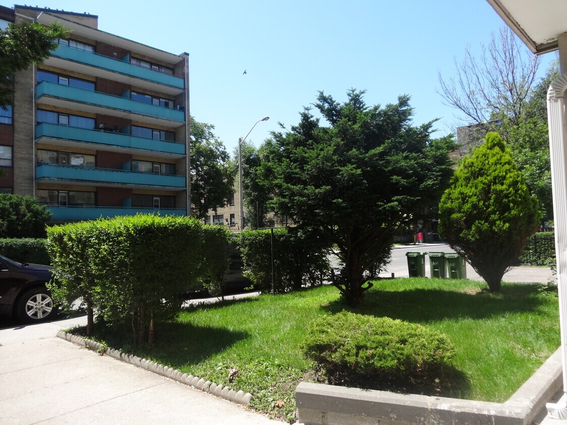 Photo principale - 200 Cosburn Av