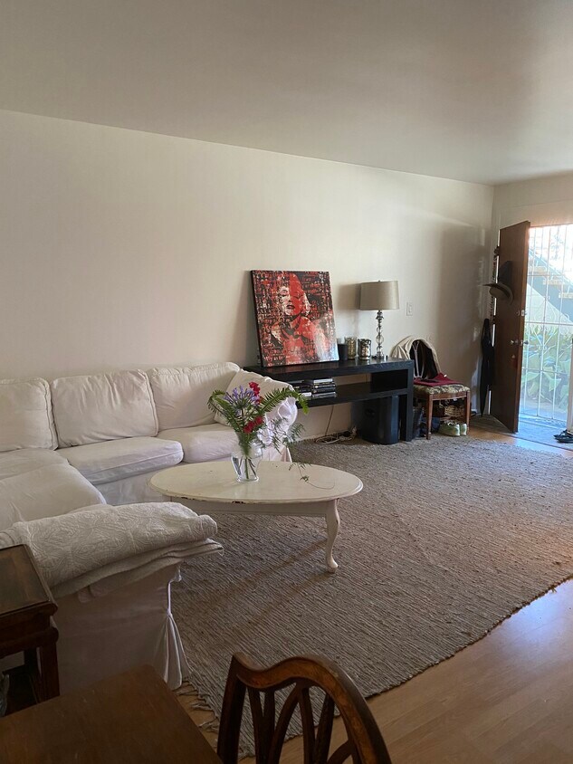Living room - 361 S Elm Dr