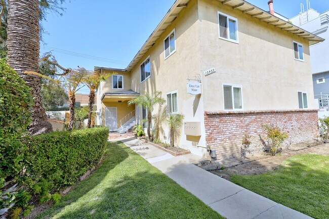 Building Photo - 10459 Riverside Dr