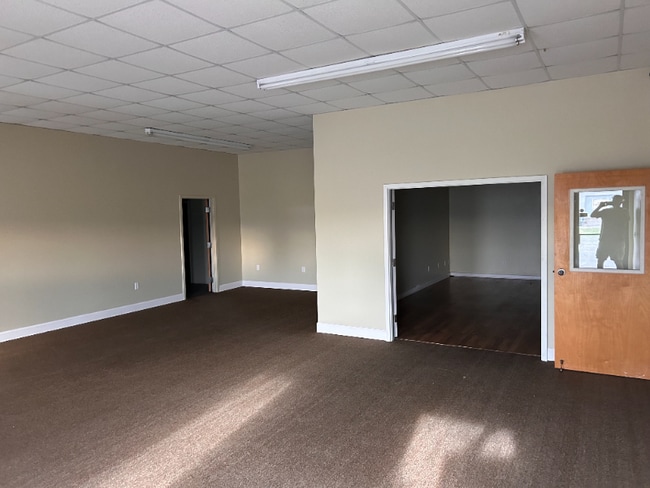 Building Photo - 102 Cloverdale Rd