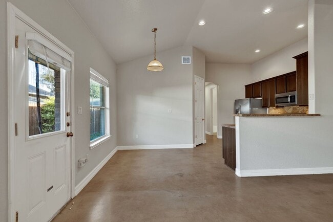 Building Photo - 388 E faust, B