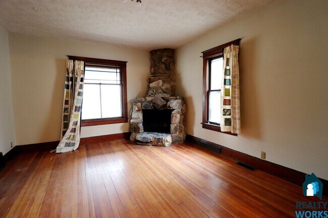 Foto del edificio - 3 Bedroom Home Available!