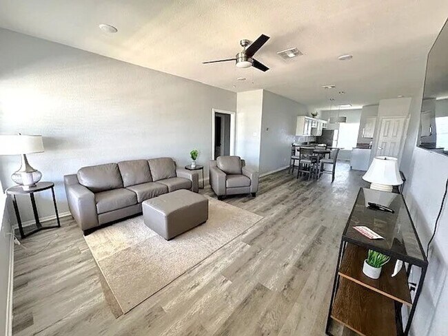 Foto del edificio - 4 bed 4 bath duplex - $550 per bed