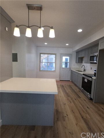 Building Photo - 219 W Knepp Ave