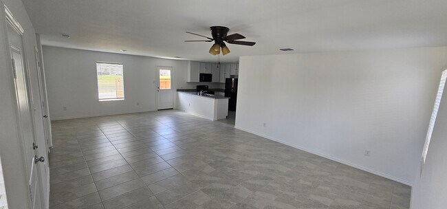 Building Photo - 9205 Grackle Pl
