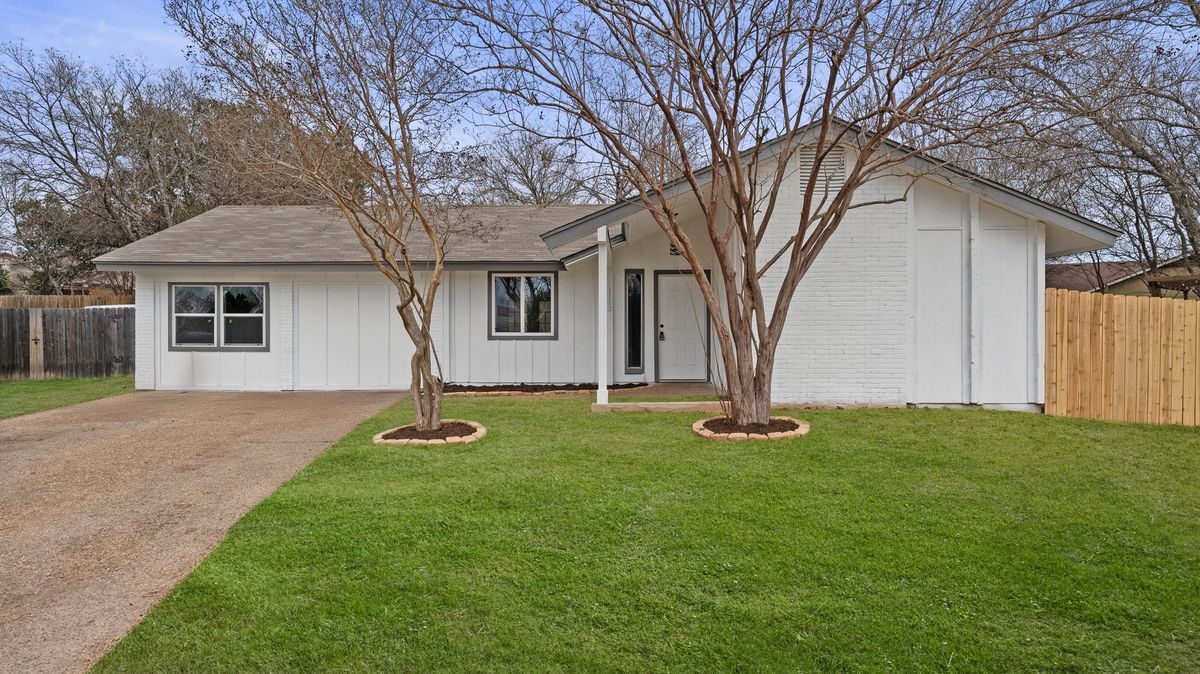 Foto principal - 1112 Village Green Dr