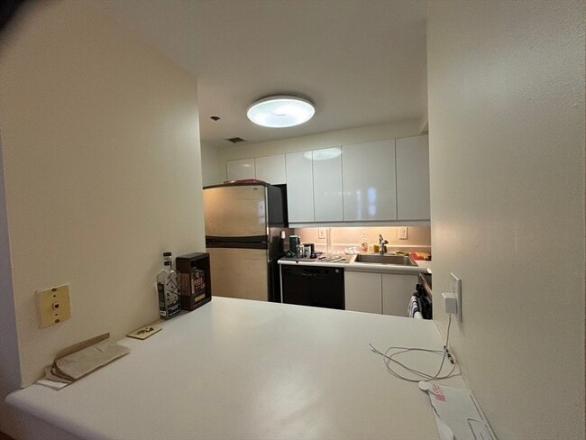 Building Photo - 170 Tremont St