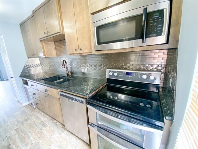 Building Photo - 6342 Chevy Chase Dr