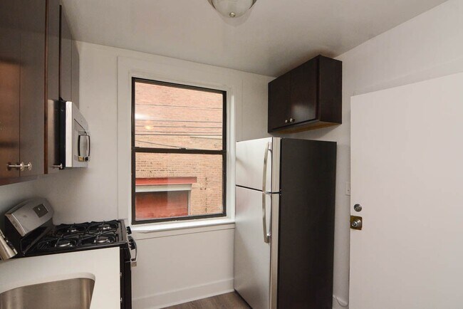 Foto del edificio - 2334.5 N Spaulding Ave