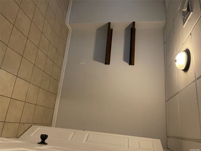 Foto del edificio - 161 Tudor Rd