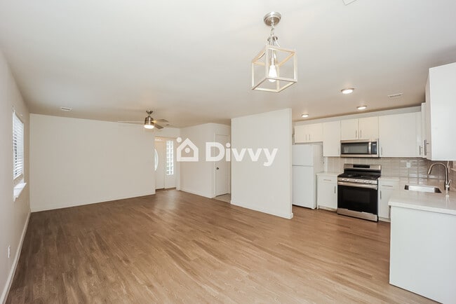 Foto del edificio - 10414 Candlelight Rd, Jonesboro, GA 30238