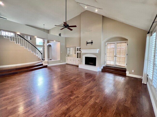Foto del edificio - $3,700 Cole & Millbrook, 4 Bedroom House -...
