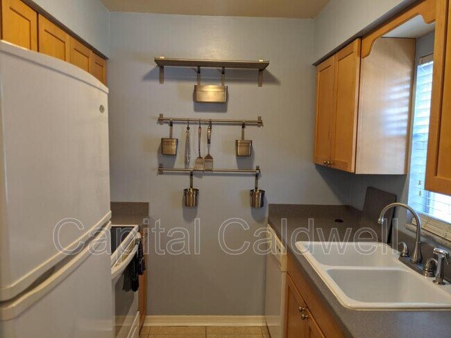 Foto del edificio - 3718 W McKay Ave