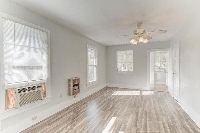 Building Photo - 613 Seaman Pl