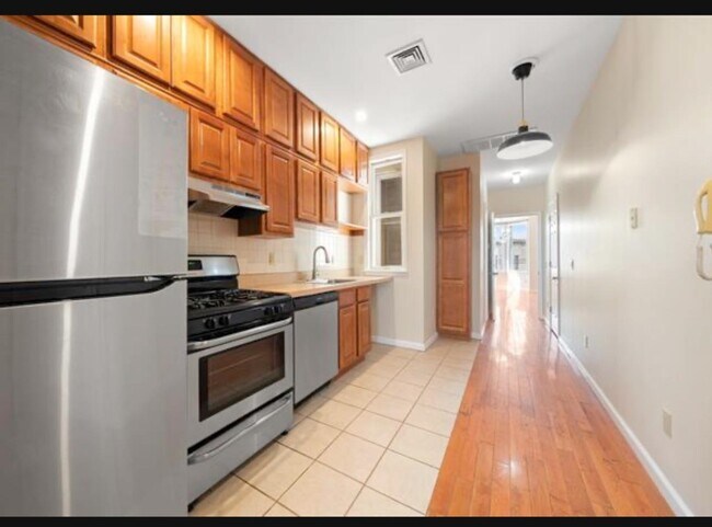 Foto del edificio - 54 Monitor St