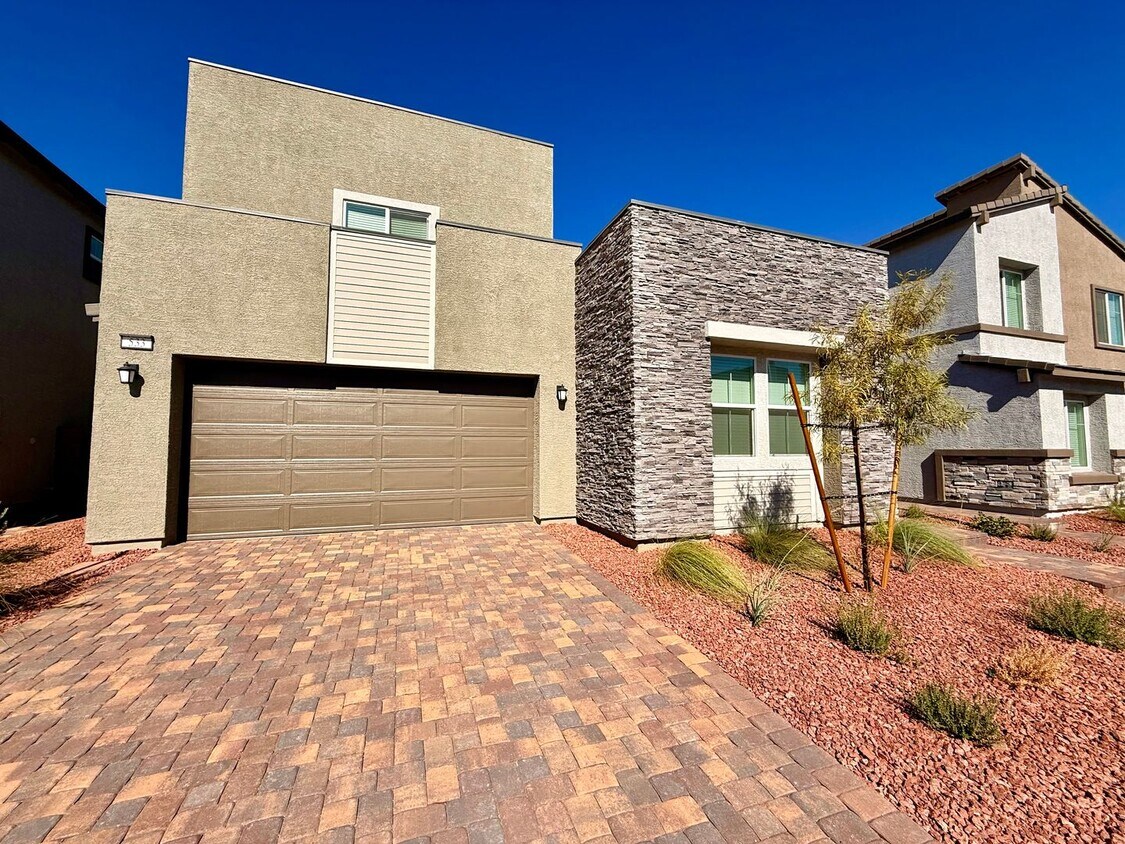Foto principal - 4 BED 3.5 BATH 2 CAR GARAGE HOME w/ LOFT, ...