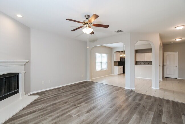 Foto del edificio - 8824 Deadwood Ln