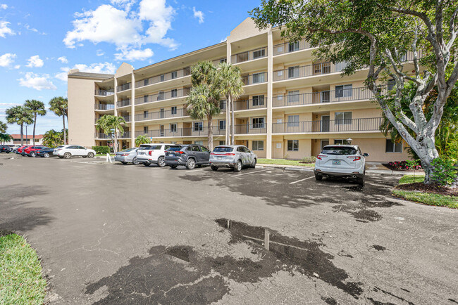 Building Photo - 275 Palm Ave
